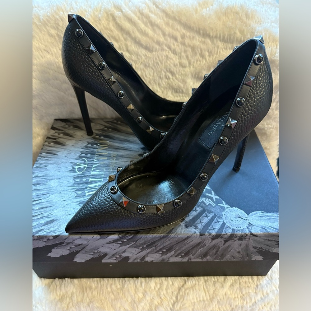 NWB Authentic Valentino Black Leather Rockstud Heels Sz 36